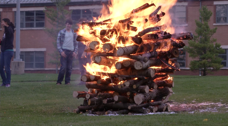 Meridian Township Fire Department 
Reminds Residents of Burning Safety 
While Okemos H.S. Celebrates 
Homecoming with a Bonfire